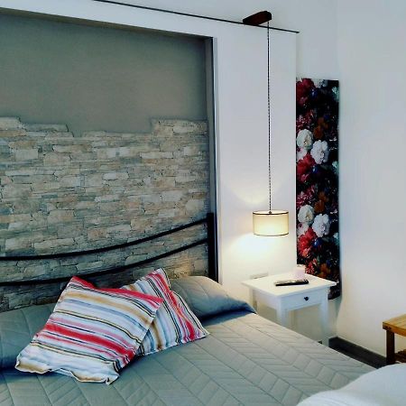 Prima Stella Tourist Rooms Minturno Bagian luar foto