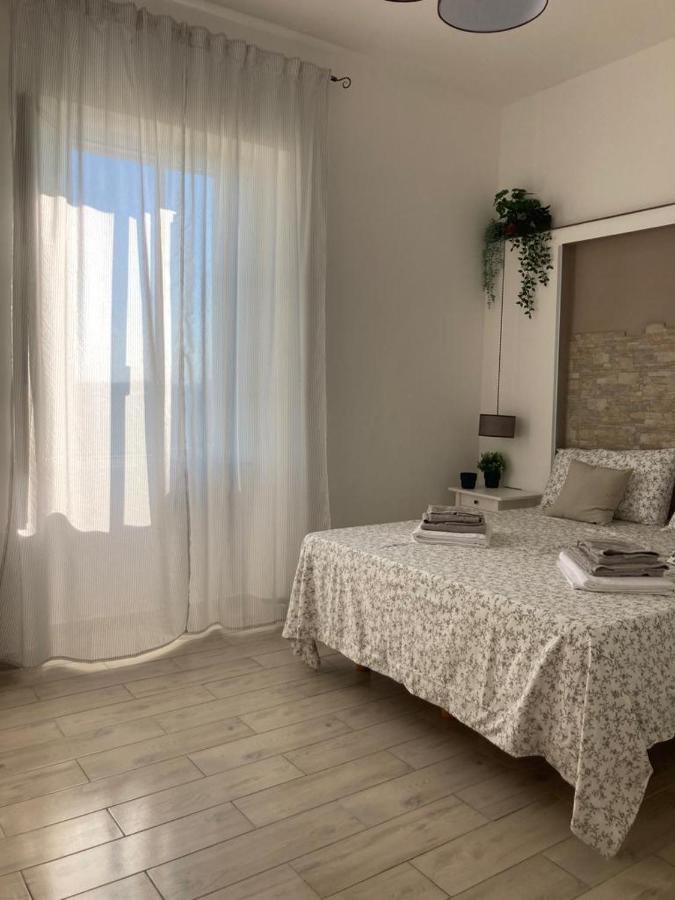 Prima Stella Tourist Rooms Minturno Bagian luar foto